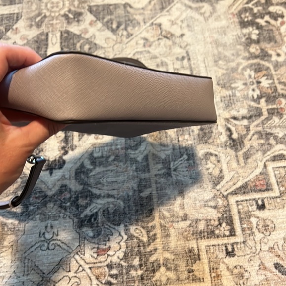 Michael kors purse - Picture 8 of 9